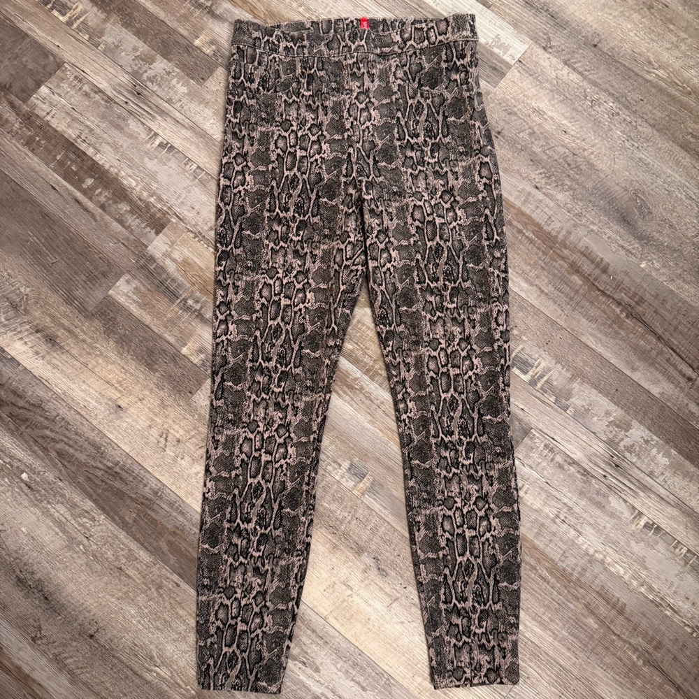 SPANX Jean-ish Shaping Ankle Leggings in Taupe Snakeskin, size medium